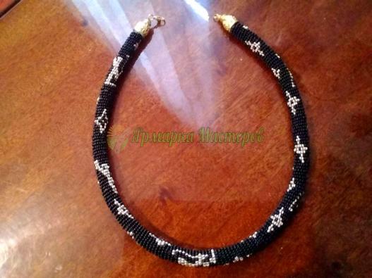 <div style=margin-left:10px><h1>Бисерный жгут "LV"</h1><p><a href="/catalog/bijuteriya/">Біжутерія</a> » <a href="/catalog/bijuteriya/kole--ojerele/">Кольє, намисто</a></p><i class="fa fa-map-marker"></i> Донецкая область, Мариуполь<br /><br /><div class="socdata"><script src="//yastatic.net/es5-shims/0.0.2/es5-shims.min.js"></script>
                                            <script src="//yastatic.net/share2/share.js"></script>
                                            <div class="ya-share2" data-services="facebook,gplus,twitter,lj,viber,whatsapp,skype" data-counter=""></div></div>