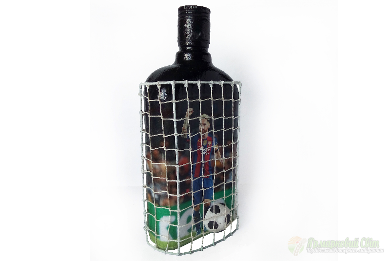 <div style=margin-left:10px><h1>Футбольному фанату ФК Барселона Месси Лионель Декор бутылки  Подарок мужчине на день рождения </h1><p><a href="/catalog/podarki--suveniry/">Подарунки, сувеніри</a> » <a href="/catalog/podarki--suveniry/podarki/">Подарунки</a></p><i class="fa fa-map-marker"></i> Донецкая область, Мариуполь<br /><br /><div class="socdata"><script src="//yastatic.net/es5-shims/0.0.2/es5-shims.min.js"></script>
                                            <script src="//yastatic.net/share2/share.js"></script>
                                            <div class="ya-share2" data-services="facebook,gplus,twitter,lj,viber,whatsapp,skype" data-counter=""></div></div>