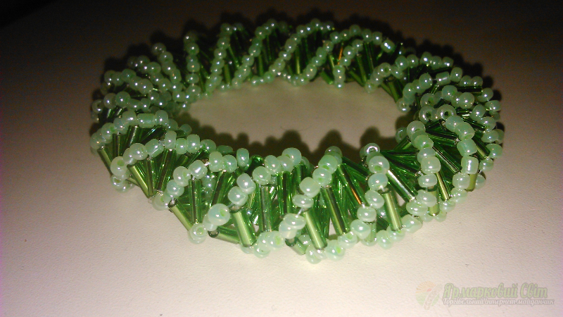 <div style=margin-left:10px><h1>Браслет из бисера ручной работы</h1><p><a href="/catalog/ukrasheniya/">Прикраси</a> » <a href="/catalog/ukrasheniya/aksessuary/">Аксесуари</a></p><i class="fa fa-map-marker"></i> Днепропетровская область, Днепропетровск<br /><br /><div class="socdata"><script src="//yastatic.net/es5-shims/0.0.2/es5-shims.min.js"></script>
                                            <script src="//yastatic.net/share2/share.js"></script>
                                            <div class="ya-share2" data-services="facebook,gplus,twitter,lj,viber,whatsapp,skype" data-counter=""></div></div>