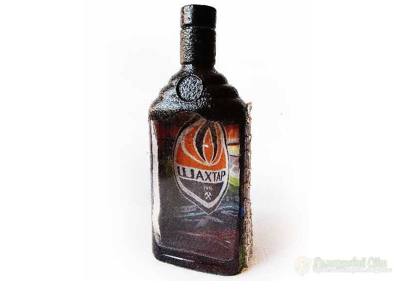 <div style=margin-left:10px><h1>Декор бутылки Футбольному фанату ФК Шахтер Подарок мужчине на день рождения </h1><p><a href="/catalog/podarki--suveniry/">Подарунки, сувеніри</a> » <a href="/catalog/podarki--suveniry/podarki/">Подарунки</a></p><i class="fa fa-map-marker"></i> Донецкая область, Мариуполь<br /><br /><div class="socdata"><script src="//yastatic.net/es5-shims/0.0.2/es5-shims.min.js"></script>
                                            <script src="//yastatic.net/share2/share.js"></script>
                                            <div class="ya-share2" data-services="facebook,gplus,twitter,lj,viber,whatsapp,skype" data-counter=""></div></div>