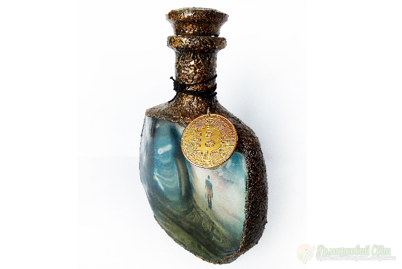 <div style=margin-left:10px><h1>Подарок мужчине ценителю Биткоин Bitcoin  Сувенирная бутылка Лаборатория майнинга</h1><p><a href="/catalog/podarki--suveniry/">Подарунки, сувеніри</a> » <a href="/catalog/podarki--suveniry/podarki/">Подарунки</a></p><i class="fa fa-map-marker"></i> Донецкая область, Мариуполь<br /><br /><div class="socdata"><script src="//yastatic.net/es5-shims/0.0.2/es5-shims.min.js"></script>
                                            <script src="//yastatic.net/share2/share.js"></script>
                                            <div class="ya-share2" data-services="facebook,gplus,twitter,lj,viber,whatsapp,skype" data-counter=""></div></div>