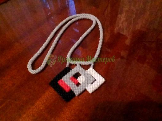 <div style=margin-left:10px><h1>Колье "4 квадрата"</h1><p><a href="/catalog/bijuteriya/">Біжутерія</a> » <a href="/catalog/bijuteriya/kole--ojerele/">Кольє, намисто</a></p><i class="fa fa-map-marker"></i> Донецкая область, Мариуполь<br /><br /><div class="socdata"><script src="//yastatic.net/es5-shims/0.0.2/es5-shims.min.js"></script>
                                            <script src="//yastatic.net/share2/share.js"></script>
                                            <div class="ya-share2" data-services="facebook,gplus,twitter,lj,viber,whatsapp,skype" data-counter=""></div></div>