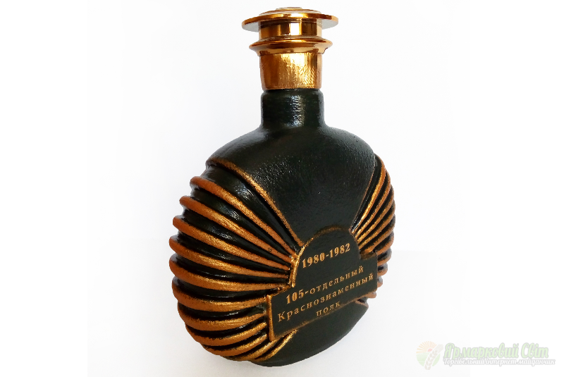 <div style=margin-left:10px><h1>Сувенирная бутылка "100 лет пограничным войскам" Подарок мужчине пограничнику Сувениры военной тематики </h1><p><a href="/catalog/podarki--suveniry/">Подарунки, сувеніри</a> » <a href="/catalog/podarki--suveniry/podarki/">Подарунки</a></p><i class="fa fa-map-marker"></i> Донецкая область, Мариуполь<br /><br /><div class="socdata"><script src="//yastatic.net/es5-shims/0.0.2/es5-shims.min.js"></script>
                                            <script src="//yastatic.net/share2/share.js"></script>
                                            <div class="ya-share2" data-services="facebook,gplus,twitter,lj,viber,whatsapp,skype" data-counter=""></div></div>