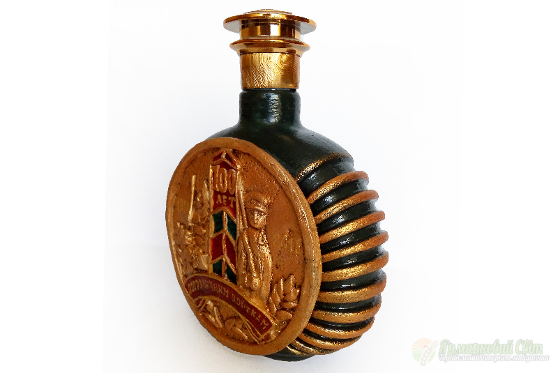 <div style=margin-left:10px><h1>Сувенирная бутылка "100 лет пограничным войскам" Подарок мужчине пограничнику Сувениры военной тематики </h1><p><a href="/catalog/podarki--suveniry/">Подарунки, сувеніри</a> » <a href="/catalog/podarki--suveniry/podarki/">Подарунки</a></p><i class="fa fa-map-marker"></i> Донецкая область, Мариуполь<br /><br /><div class="socdata"><script src="//yastatic.net/es5-shims/0.0.2/es5-shims.min.js"></script>
                                            <script src="//yastatic.net/share2/share.js"></script>
                                            <div class="ya-share2" data-services="facebook,gplus,twitter,lj,viber,whatsapp,skype" data-counter=""></div></div>