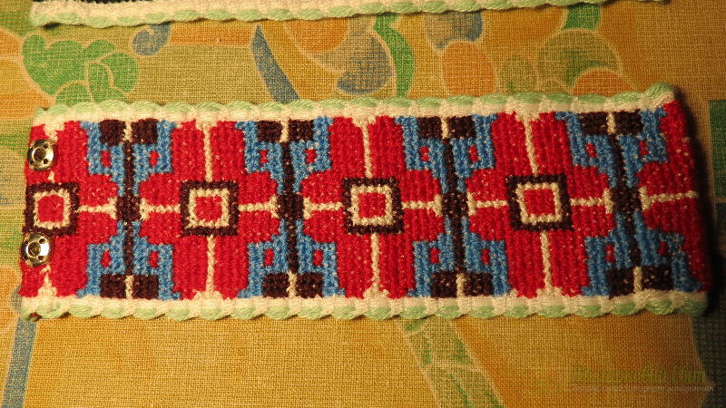 <div style=margin-left:10px><h1>Авторские вышитые крестиком изделия !!!!</h1><p><a href="/catalog/kartiny/">Картини</a> » <a href="/catalog/kartiny/vyshitye/">Вишиті</a></p><i class="fa fa-map-marker"></i> Днепропетровская область, Днепропетровск<br /><br /><div class="socdata"><script src="//yastatic.net/es5-shims/0.0.2/es5-shims.min.js"></script>
                                            <script src="//yastatic.net/share2/share.js"></script>
                                            <div class="ya-share2" data-services="facebook,gplus,twitter,lj,viber,whatsapp,skype" data-counter=""></div></div>