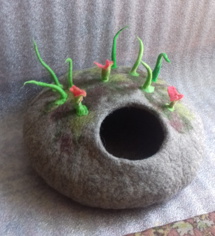 <div style=margin-left:10px><h1>Домик для кота кошки</h1><p><a href="/catalog/valyanie/">Валяння</a> » <a href="/catalog/valyanie/obschee/">Загальне</a></p><i class="fa fa-map-marker"></i> Харьковская область, Харьков<br /><br /><div class="socdata"><script src="//yastatic.net/es5-shims/0.0.2/es5-shims.min.js"></script>
                                            <script src="//yastatic.net/share2/share.js"></script>
                                            <div class="ya-share2" data-services="facebook,gplus,twitter,lj,viber,whatsapp,skype" data-counter=""></div></div>