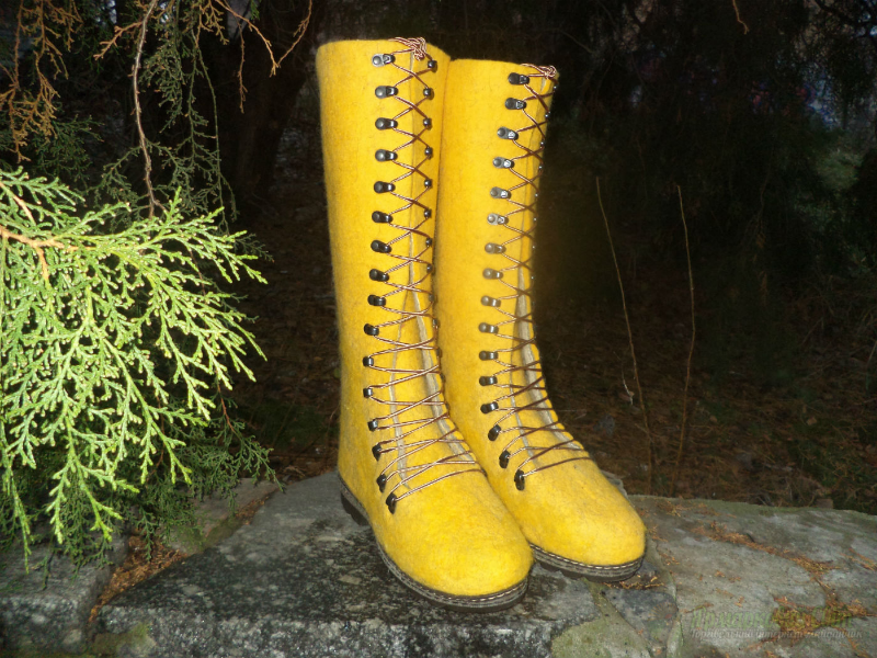 <div style=margin-left:10px><h1>валенки женские Голубая лагуна</h1><p><a href="/catalog/valyanie/">Валяння</a> » <a href="/catalog/valyanie/obschee/">Загальне</a></p><i class="fa fa-map-marker"></i> Донецкая область, Артемовск<br /><br /><div class="socdata"><script src="//yastatic.net/es5-shims/0.0.2/es5-shims.min.js"></script>
                                            <script src="//yastatic.net/share2/share.js"></script>
                                            <div class="ya-share2" data-services="facebook,gplus,twitter,lj,viber,whatsapp,skype" data-counter=""></div></div>