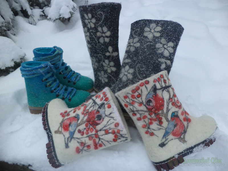 <div style=margin-left:10px><h1>валенки снегирь на рябине </h1><p><a href="/catalog/valyanie/">Валяння</a> » <a href="/catalog/valyanie/obschee/">Загальне</a></p><i class="fa fa-map-marker"></i> Донецкая область, Артемовск<br /><br /><div class="socdata"><script src="//yastatic.net/es5-shims/0.0.2/es5-shims.min.js"></script>
                                            <script src="//yastatic.net/share2/share.js"></script>
                                            <div class="ya-share2" data-services="facebook,gplus,twitter,lj,viber,whatsapp,skype" data-counter=""></div></div>