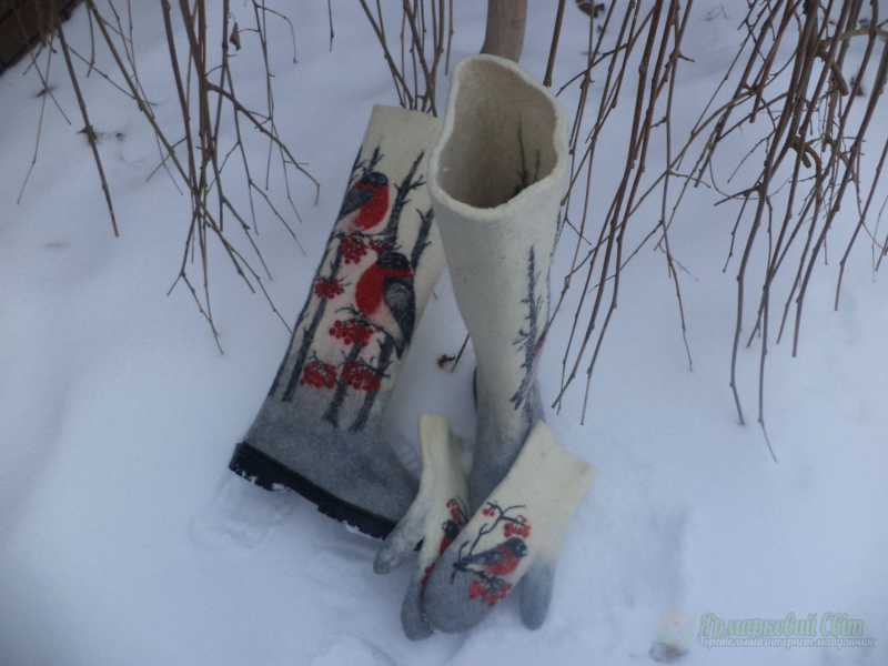 <div style=margin-left:10px><h1>комплект валяный Снегири</h1><p><a href="/catalog/valyanie/">Валяння</a> » <a href="/catalog/valyanie/obschee/">Загальне</a></p><i class="fa fa-map-marker"></i> Донецкая область, Артемовск<br /><br /><div class="socdata"><script src="//yastatic.net/es5-shims/0.0.2/es5-shims.min.js"></script>
                                            <script src="//yastatic.net/share2/share.js"></script>
                                            <div class="ya-share2" data-services="facebook,gplus,twitter,lj,viber,whatsapp,skype" data-counter=""></div></div>