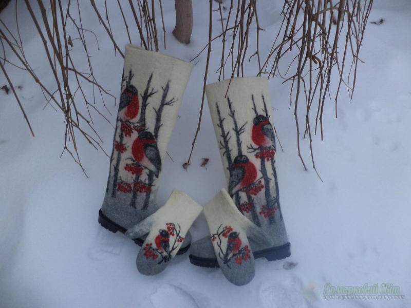 <div style=margin-left:10px><h1>комплект валяный Снегири</h1><p><a href="/catalog/valyanie/">Валяння</a> » <a href="/catalog/valyanie/obschee/">Загальне</a></p><i class="fa fa-map-marker"></i> Донецкая область, Артемовск<br /><br /><div class="socdata"><script src="//yastatic.net/es5-shims/0.0.2/es5-shims.min.js"></script>
                                            <script src="//yastatic.net/share2/share.js"></script>
                                            <div class="ya-share2" data-services="facebook,gplus,twitter,lj,viber,whatsapp,skype" data-counter=""></div></div>