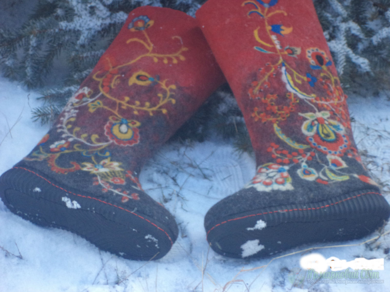 <div style=margin-left:10px><h1>валенки Хохломская роспись</h1><p><a href="/catalog/valyanie/">Валяння</a> » <a href="/catalog/valyanie/obschee/">Загальне</a></p><i class="fa fa-map-marker"></i> Донецкая область, Артемовск<br /><br /><div class="socdata"><script src="//yastatic.net/es5-shims/0.0.2/es5-shims.min.js"></script>
                                            <script src="//yastatic.net/share2/share.js"></script>
                                            <div class="ya-share2" data-services="facebook,gplus,twitter,lj,viber,whatsapp,skype" data-counter=""></div></div>