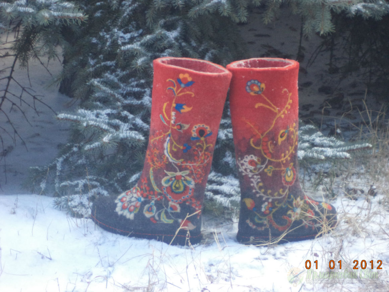 <div style=margin-left:10px><h1>валенки Хохломская роспись</h1><p><a href="/catalog/valyanie/">Валяння</a> » <a href="/catalog/valyanie/obschee/">Загальне</a></p><i class="fa fa-map-marker"></i> Донецкая область, Артемовск<br /><br /><div class="socdata"><script src="//yastatic.net/es5-shims/0.0.2/es5-shims.min.js"></script>
                                            <script src="//yastatic.net/share2/share.js"></script>
                                            <div class="ya-share2" data-services="facebook,gplus,twitter,lj,viber,whatsapp,skype" data-counter=""></div></div>