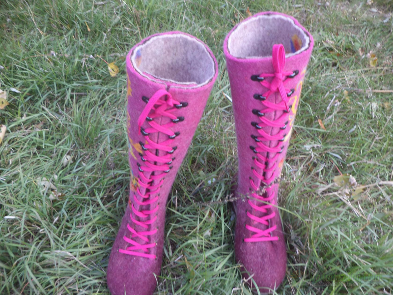 <div style=margin-left:10px><h1>валенки Хохломская роспись</h1><p><a href="/catalog/valyanie/">Валяння</a> » <a href="/catalog/valyanie/obschee/">Загальне</a></p><i class="fa fa-map-marker"></i> Донецкая область, Артемовск<br /><br /><div class="socdata"><script src="//yastatic.net/es5-shims/0.0.2/es5-shims.min.js"></script>
                                            <script src="//yastatic.net/share2/share.js"></script>
                                            <div class="ya-share2" data-services="facebook,gplus,twitter,lj,viber,whatsapp,skype" data-counter=""></div></div>