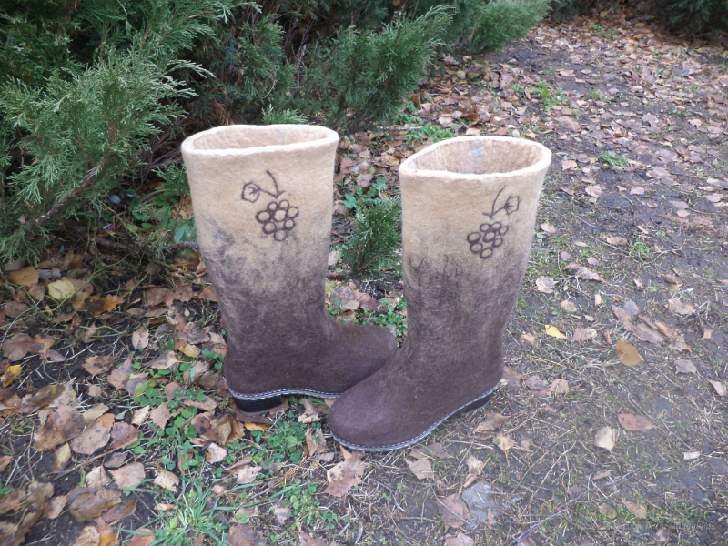 <div style=margin-left:10px><h1>женские валенки ASTRA</h1><p><a href="/catalog/valyanie/">Валяння</a> » <a href="/catalog/valyanie/obschee/">Загальне</a></p><i class="fa fa-map-marker"></i> Донецкая область, Артемовск<br /><br /><div class="socdata"><script src="//yastatic.net/es5-shims/0.0.2/es5-shims.min.js"></script>
                                            <script src="//yastatic.net/share2/share.js"></script>
                                            <div class="ya-share2" data-services="facebook,gplus,twitter,lj,viber,whatsapp,skype" data-counter=""></div></div>