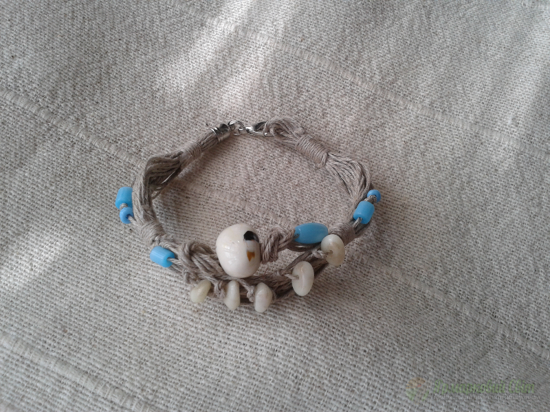 <div style=margin-left:10px><h1>Браслеты из натуральной льняной нити ручной работы</h1><p><a href="/catalog/ukrasheniya/">Прикраси</a> » <a href="/catalog/ukrasheniya/aksessuary/">Аксесуари</a></p><i class="fa fa-map-marker"></i> Херсонская область, Херсон<br /><br /><div class="socdata"><script src="//yastatic.net/es5-shims/0.0.2/es5-shims.min.js"></script>
                                            <script src="//yastatic.net/share2/share.js"></script>
                                            <div class="ya-share2" data-services="facebook,gplus,twitter,lj,viber,whatsapp,skype" data-counter=""></div></div>