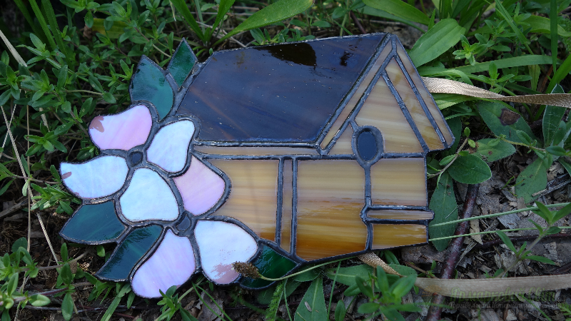 <div style=margin-left:10px><h1>Сувениры из витражного стекла. Витраж Тиффани.</h1><p><a href="/catalog/podarki--suveniry/">Подарунки, сувеніри</a> » <a href="/catalog/podarki--suveniry/suveniry/">Сувеніри</a></p><i class="fa fa-map-marker"></i> Закарпатская область, Мукачево<br /><br /><div class="socdata"><script src="//yastatic.net/es5-shims/0.0.2/es5-shims.min.js"></script>
                                            <script src="//yastatic.net/share2/share.js"></script>
                                            <div class="ya-share2" data-services="facebook,gplus,twitter,lj,viber,whatsapp,skype" data-counter=""></div></div>