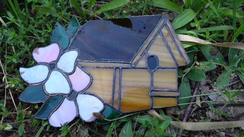 <div style=margin-left:10px><h1>Сувениры из витражного стекла. Витраж Тиффани.</h1><p><a href="/catalog/podarki--suveniry/">Подарунки, сувеніри</a> » <a href="/catalog/podarki--suveniry/suveniry/">Сувеніри</a></p><i class="fa fa-map-marker"></i> Закарпатская область, Мукачево<br /><br /><div class="socdata"><script src="//yastatic.net/es5-shims/0.0.2/es5-shims.min.js"></script>
                                            <script src="//yastatic.net/share2/share.js"></script>
                                            <div class="ya-share2" data-services="facebook,gplus,twitter,lj,viber,whatsapp,skype" data-counter=""></div></div>