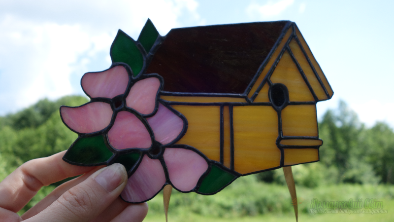 <div style=margin-left:10px><h1>Сувениры из витражного стекла. Витраж Тиффани.</h1><p><a href="/catalog/podarki--suveniry/">Подарунки, сувеніри</a> » <a href="/catalog/podarki--suveniry/suveniry/">Сувеніри</a></p><i class="fa fa-map-marker"></i> Закарпатская область, Мукачево<br /><br /><div class="socdata"><script src="//yastatic.net/es5-shims/0.0.2/es5-shims.min.js"></script>
                                            <script src="//yastatic.net/share2/share.js"></script>
                                            <div class="ya-share2" data-services="facebook,gplus,twitter,lj,viber,whatsapp,skype" data-counter=""></div></div>