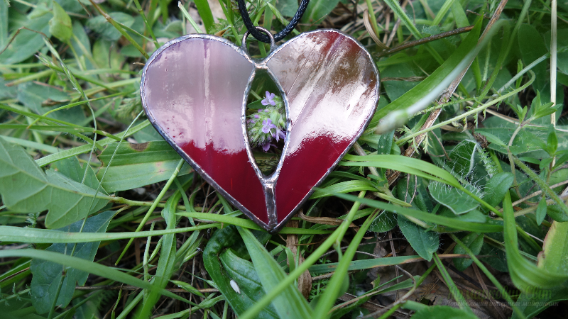 <div style=margin-left:10px><h1>Кулон Сердце</h1><p><a href="/catalog/ukrasheniya/">Прикраси</a> » <a href="/catalog/ukrasheniya/aksessuary/">Аксесуари</a></p><i class="fa fa-map-marker"></i> Закарпатская область, Мукачево<br /><br /><div class="socdata"><script src="//yastatic.net/es5-shims/0.0.2/es5-shims.min.js"></script>
                                            <script src="//yastatic.net/share2/share.js"></script>
                                            <div class="ya-share2" data-services="facebook,gplus,twitter,lj,viber,whatsapp,skype" data-counter=""></div></div>