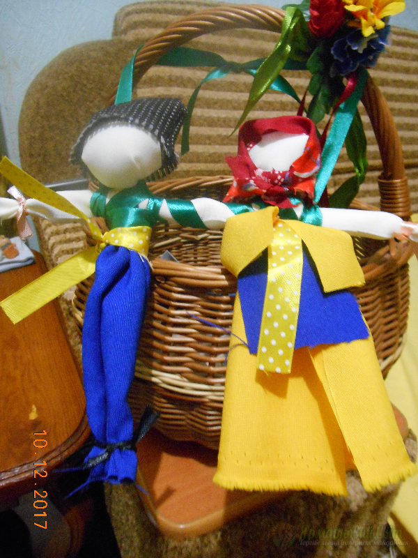 <div style=margin-left:10px><h1>Лялька-мотанка</h1><p><a href="/catalog/podarki--suveniry/">Подарунки, сувеніри</a> » <a href="/catalog/podarki--suveniry/suveniry/">Сувеніри</a></p><i class="fa fa-map-marker"></i> Полтавская область, Великая Багачка<br /><br /><div class="socdata"><script src="//yastatic.net/es5-shims/0.0.2/es5-shims.min.js"></script>
                                            <script src="//yastatic.net/share2/share.js"></script>
                                            <div class="ya-share2" data-services="facebook,gplus,twitter,lj,viber,whatsapp,skype" data-counter=""></div></div>