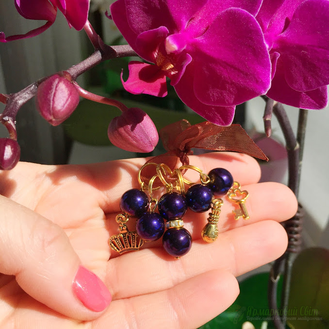 <div style=margin-left:10px><h1>Набор маркеры для вязания и маячок для ножниц</h1><p><a href="/catalog/rukodelie/">Рукоділля</a> » <a href="/catalog/rukodelie/rukodelie--obschee/">Рукоділля, загальне</a></p><i class="fa fa-map-marker"></i> Киевская область, Киев<br /><br /><div class="socdata"><script src="//yastatic.net/es5-shims/0.0.2/es5-shims.min.js"></script>
                                            <script src="//yastatic.net/share2/share.js"></script>
                                            <div class="ya-share2" data-services="facebook,gplus,twitter,lj,viber,whatsapp,skype" data-counter=""></div></div>