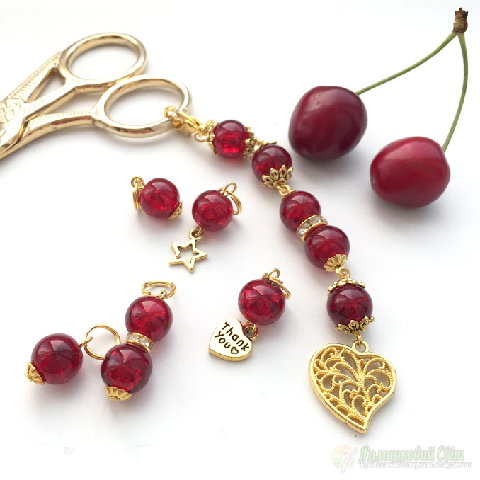 <div style=margin-left:10px><h1>Набор маркеры для вязания и маячок для ножниц</h1><p><a href="/catalog/rukodelie/">Рукоділля</a> » <a href="/catalog/rukodelie/rukodelie--obschee/">Рукоділля, загальне</a></p><i class="fa fa-map-marker"></i> Киевская область, Киев<br /><br /><div class="socdata"><script src="//yastatic.net/es5-shims/0.0.2/es5-shims.min.js"></script>
                                            <script src="//yastatic.net/share2/share.js"></script>
                                            <div class="ya-share2" data-services="facebook,gplus,twitter,lj,viber,whatsapp,skype" data-counter=""></div></div>