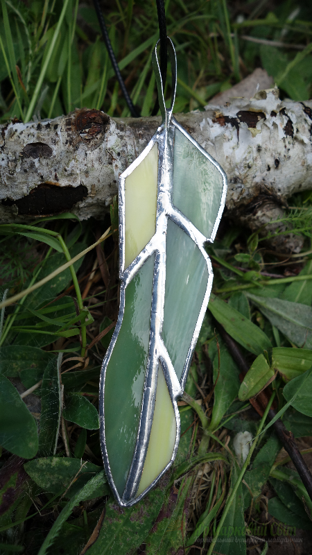 <div style=margin-left:10px><h1>Кулон, подвеска Перо.</h1><p><a href="/catalog/bijuteriya/">Біжутерія</a> » <a href="/catalog/bijuteriya/kulony/">Кулони</a></p><i class="fa fa-map-marker"></i> Закарпатская область, Мукачево<br /><br /><div class="socdata"><script src="//yastatic.net/es5-shims/0.0.2/es5-shims.min.js"></script>
                                            <script src="//yastatic.net/share2/share.js"></script>
                                            <div class="ya-share2" data-services="facebook,gplus,twitter,lj,viber,whatsapp,skype" data-counter=""></div></div>