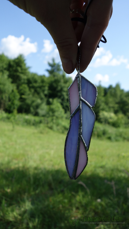 <div style=margin-left:10px><h1>Кулон, подвеска Перо.</h1><p><a href="/catalog/bijuteriya/">Біжутерія</a> » <a href="/catalog/bijuteriya/kulony/">Кулони</a></p><i class="fa fa-map-marker"></i> Закарпатская область, Мукачево<br /><br /><div class="socdata"><script src="//yastatic.net/es5-shims/0.0.2/es5-shims.min.js"></script>
                                            <script src="//yastatic.net/share2/share.js"></script>
                                            <div class="ya-share2" data-services="facebook,gplus,twitter,lj,viber,whatsapp,skype" data-counter=""></div></div>