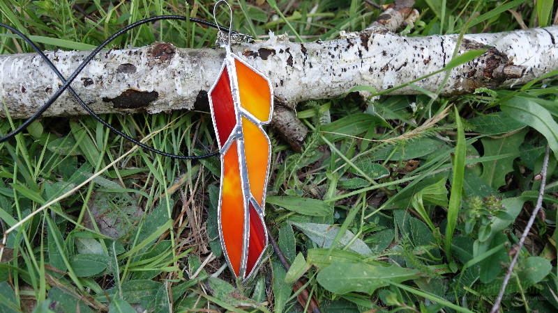 <div style=margin-left:10px><h1>Кулон, подвеска Перо.</h1><p><a href="/catalog/bijuteriya/">Біжутерія</a> » <a href="/catalog/bijuteriya/kulony/">Кулони</a></p><i class="fa fa-map-marker"></i> Закарпатская область, Мукачево<br /><br /><div class="socdata"><script src="//yastatic.net/es5-shims/0.0.2/es5-shims.min.js"></script>
                                            <script src="//yastatic.net/share2/share.js"></script>
                                            <div class="ya-share2" data-services="facebook,gplus,twitter,lj,viber,whatsapp,skype" data-counter=""></div></div>