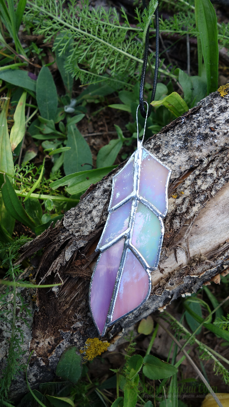 <div style=margin-left:10px><h1>Кулон, подвеска Перо.</h1><p><a href="/catalog/bijuteriya/">Біжутерія</a> » <a href="/catalog/bijuteriya/kulony/">Кулони</a></p><i class="fa fa-map-marker"></i> Закарпатская область, Мукачево<br /><br /><div class="socdata"><script src="//yastatic.net/es5-shims/0.0.2/es5-shims.min.js"></script>
                                            <script src="//yastatic.net/share2/share.js"></script>
                                            <div class="ya-share2" data-services="facebook,gplus,twitter,lj,viber,whatsapp,skype" data-counter=""></div></div>