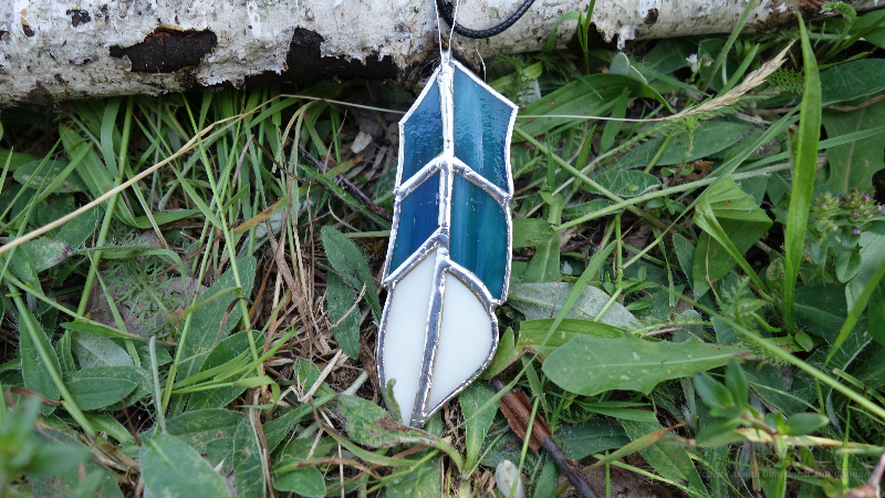 <div style=margin-left:10px><h1>Кулон, подвеска Перо.</h1><p><a href="/catalog/bijuteriya/">Біжутерія</a> » <a href="/catalog/bijuteriya/kulony/">Кулони</a></p><i class="fa fa-map-marker"></i> Закарпатская область, Мукачево<br /><br /><div class="socdata"><script src="//yastatic.net/es5-shims/0.0.2/es5-shims.min.js"></script>
                                            <script src="//yastatic.net/share2/share.js"></script>
                                            <div class="ya-share2" data-services="facebook,gplus,twitter,lj,viber,whatsapp,skype" data-counter=""></div></div>