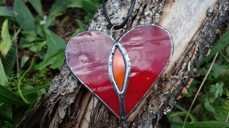 <div style=margin-left:10px><h1>Кулон, подвеска Сердце.</h1><p><a href="/catalog/bijuteriya/">Біжутерія</a> » <a href="/catalog/bijuteriya/kulony/">Кулони</a></p><i class="fa fa-map-marker"></i> Закарпатская область, Мукачево<br /><br /><div class="socdata"><script src="//yastatic.net/es5-shims/0.0.2/es5-shims.min.js"></script>
                                            <script src="//yastatic.net/share2/share.js"></script>
                                            <div class="ya-share2" data-services="facebook,gplus,twitter,lj,viber,whatsapp,skype" data-counter=""></div></div>