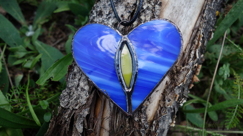 <div style=margin-left:10px><h1>Кулон, подвеска Сердце.</h1><p><a href="/catalog/bijuteriya/">Біжутерія</a> » <a href="/catalog/bijuteriya/kulony/">Кулони</a></p><i class="fa fa-map-marker"></i> Закарпатская область, Мукачево<br /><br /><div class="socdata"><script src="//yastatic.net/es5-shims/0.0.2/es5-shims.min.js"></script>
                                            <script src="//yastatic.net/share2/share.js"></script>
                                            <div class="ya-share2" data-services="facebook,gplus,twitter,lj,viber,whatsapp,skype" data-counter=""></div></div>