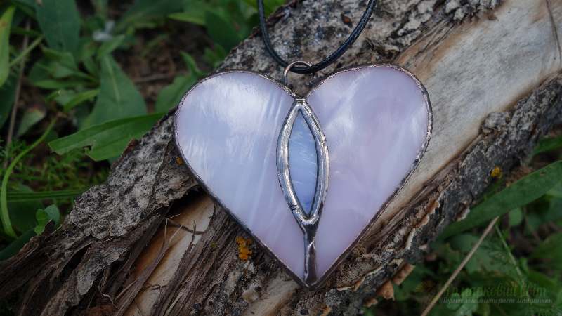 <div style=margin-left:10px><h1>Кулон, подвеска Сердце.</h1><p><a href="/catalog/bijuteriya/">Біжутерія</a> » <a href="/catalog/bijuteriya/kulony/">Кулони</a></p><i class="fa fa-map-marker"></i> Закарпатская область, Мукачево<br /><br /><div class="socdata"><script src="//yastatic.net/es5-shims/0.0.2/es5-shims.min.js"></script>
                                            <script src="//yastatic.net/share2/share.js"></script>
                                            <div class="ya-share2" data-services="facebook,gplus,twitter,lj,viber,whatsapp,skype" data-counter=""></div></div>