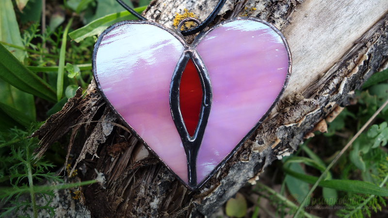 <div style=margin-left:10px><h1>Кулон, подвеска Сердце.</h1><p><a href="/catalog/bijuteriya/">Біжутерія</a> » <a href="/catalog/bijuteriya/kulony/">Кулони</a></p><i class="fa fa-map-marker"></i> Закарпатская область, Мукачево<br /><br /><div class="socdata"><script src="//yastatic.net/es5-shims/0.0.2/es5-shims.min.js"></script>
                                            <script src="//yastatic.net/share2/share.js"></script>
                                            <div class="ya-share2" data-services="facebook,gplus,twitter,lj,viber,whatsapp,skype" data-counter=""></div></div>