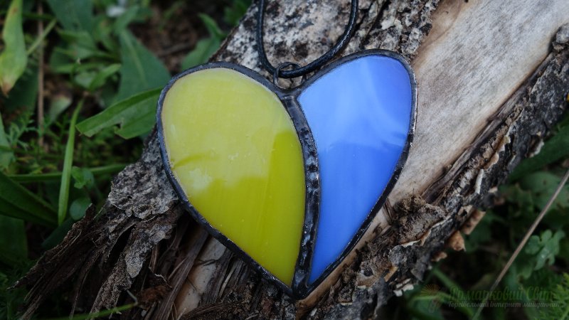 <div style=margin-left:10px><h1>Кулон, подвеска Сердце.</h1><p><a href="/catalog/bijuteriya/">Біжутерія</a> » <a href="/catalog/bijuteriya/kulony/">Кулони</a></p><i class="fa fa-map-marker"></i> Закарпатская область, Мукачево<br /><br /><div class="socdata"><script src="//yastatic.net/es5-shims/0.0.2/es5-shims.min.js"></script>
                                            <script src="//yastatic.net/share2/share.js"></script>
                                            <div class="ya-share2" data-services="facebook,gplus,twitter,lj,viber,whatsapp,skype" data-counter=""></div></div>