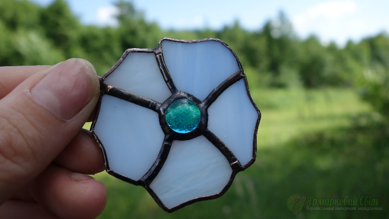 <div style=margin-left:10px><h1>Кулон, подвеска Цветок.</h1><p><a href="/catalog/bijuteriya/">Біжутерія</a> » <a href="/catalog/bijuteriya/kulony/">Кулони</a></p><i class="fa fa-map-marker"></i> Закарпатская область, Мукачево<br /><br /><div class="socdata"><script src="//yastatic.net/es5-shims/0.0.2/es5-shims.min.js"></script>
                                            <script src="//yastatic.net/share2/share.js"></script>
                                            <div class="ya-share2" data-services="facebook,gplus,twitter,lj,viber,whatsapp,skype" data-counter=""></div></div>