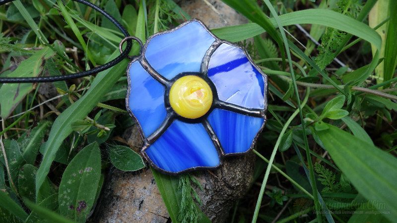 <div style=margin-left:10px><h1>Кулон, подвеска Цветок.</h1><p><a href="/catalog/bijuteriya/">Біжутерія</a> » <a href="/catalog/bijuteriya/kulony/">Кулони</a></p><i class="fa fa-map-marker"></i> Закарпатская область, Мукачево<br /><br /><div class="socdata"><script src="//yastatic.net/es5-shims/0.0.2/es5-shims.min.js"></script>
                                            <script src="//yastatic.net/share2/share.js"></script>
                                            <div class="ya-share2" data-services="facebook,gplus,twitter,lj,viber,whatsapp,skype" data-counter=""></div></div>