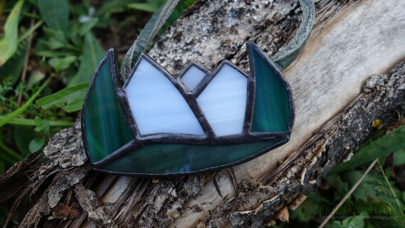 <div style=margin-left:10px><h1>Кулон, подвеска Горы.</h1><p><a href="/catalog/bijuteriya/">Біжутерія</a> » <a href="/catalog/bijuteriya/kulony/">Кулони</a></p><i class="fa fa-map-marker"></i> Закарпатская область, Мукачево<br /><br /><div class="socdata"><script src="//yastatic.net/es5-shims/0.0.2/es5-shims.min.js"></script>
                                            <script src="//yastatic.net/share2/share.js"></script>
                                            <div class="ya-share2" data-services="facebook,gplus,twitter,lj,viber,whatsapp,skype" data-counter=""></div></div>