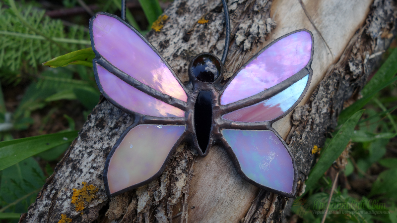 <div style=margin-left:10px><h1>Кулон, подвеска Бабочка</h1><p><a href="/catalog/bijuteriya/">Біжутерія</a> » <a href="/catalog/bijuteriya/kulony/">Кулони</a></p><i class="fa fa-map-marker"></i> Закарпатская область, Мукачево<br /><br /><div class="socdata"><script src="//yastatic.net/es5-shims/0.0.2/es5-shims.min.js"></script>
                                            <script src="//yastatic.net/share2/share.js"></script>
                                            <div class="ya-share2" data-services="facebook,gplus,twitter,lj,viber,whatsapp,skype" data-counter=""></div></div>