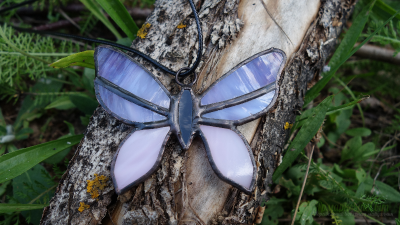 <div style=margin-left:10px><h1>Кулон, подвеска Бабочка</h1><p><a href="/catalog/bijuteriya/">Біжутерія</a> » <a href="/catalog/bijuteriya/kulony/">Кулони</a></p><i class="fa fa-map-marker"></i> Закарпатская область, Мукачево<br /><br /><div class="socdata"><script src="//yastatic.net/es5-shims/0.0.2/es5-shims.min.js"></script>
                                            <script src="//yastatic.net/share2/share.js"></script>
                                            <div class="ya-share2" data-services="facebook,gplus,twitter,lj,viber,whatsapp,skype" data-counter=""></div></div>