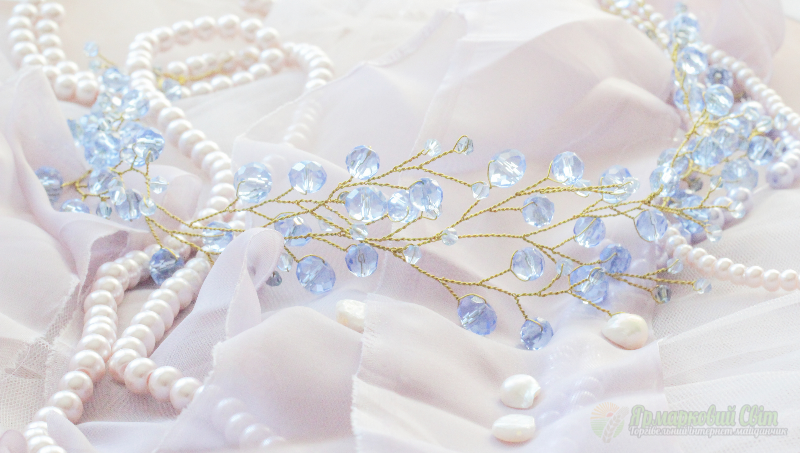 <div style=margin-left:10px><h1>Веночек, диадема</h1><p><a href="/catalog/ukrasheniya/">Прикраси</a> » <a href="/catalog/ukrasheniya/aksessuary/">Аксесуари</a></p><i class="fa fa-map-marker"></i> Киевская область, Киев<br /><br /><div class="socdata"><script src="//yastatic.net/es5-shims/0.0.2/es5-shims.min.js"></script>
                                            <script src="//yastatic.net/share2/share.js"></script>
                                            <div class="ya-share2" data-services="facebook,gplus,twitter,lj,viber,whatsapp,skype" data-counter=""></div></div>