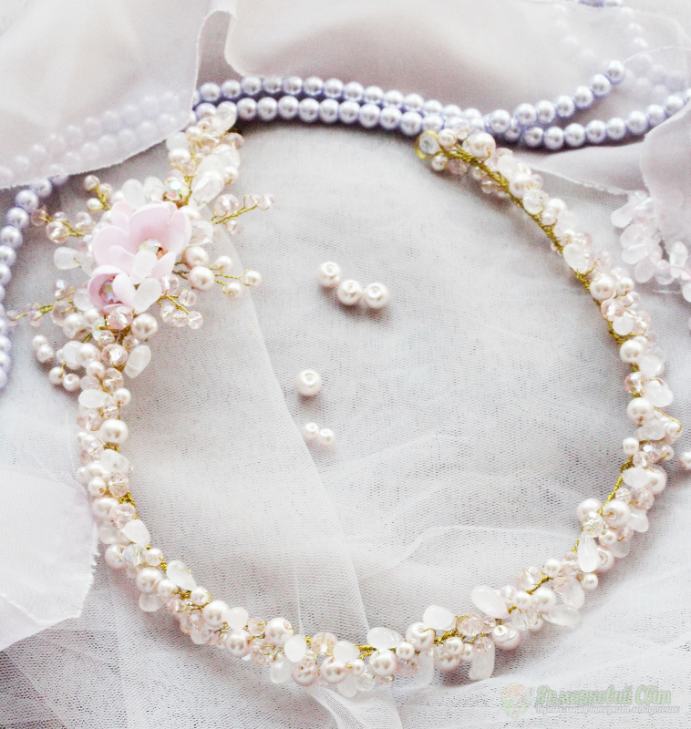 <div style=margin-left:10px><h1>Веночек, диадема</h1><p><a href="/catalog/aksessuary/">Аксесуари</a> » <a href="/catalog/aksessuary/grebeshki/">Гребінці</a></p><i class="fa fa-map-marker"></i> Киевская область, Киев<br /><br /><div class="socdata"><script src="//yastatic.net/es5-shims/0.0.2/es5-shims.min.js"></script>
                                            <script src="//yastatic.net/share2/share.js"></script>
                                            <div class="ya-share2" data-services="facebook,gplus,twitter,lj,viber,whatsapp,skype" data-counter=""></div></div>