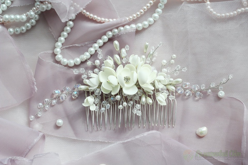 <div style=margin-left:10px><h1>Свадебный гребень</h1><p><a href="/catalog/aksessuary/">Аксесуари</a> » <a href="/catalog/aksessuary/grebeshki/">Гребінці</a></p><i class="fa fa-map-marker"></i> Киевская область, Киев<br /><br /><div class="socdata"><script src="//yastatic.net/es5-shims/0.0.2/es5-shims.min.js"></script>
                                            <script src="//yastatic.net/share2/share.js"></script>
                                            <div class="ya-share2" data-services="facebook,gplus,twitter,lj,viber,whatsapp,skype" data-counter=""></div></div>