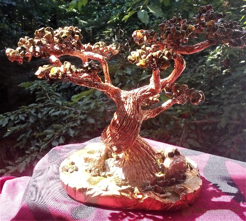 <div style=margin-left:10px><h1>Деревья из крошки натурального поделочного камня</h1><p><a href="/catalog/ukrasheniya/">Прикраси</a> » <a href="/catalog/ukrasheniya/podarki/">Подарунки</a></p><i class="fa fa-map-marker"></i> Одесская область, Одесса<br /><br /><div class="socdata"><script src="//yastatic.net/es5-shims/0.0.2/es5-shims.min.js"></script>
                                            <script src="//yastatic.net/share2/share.js"></script>
                                            <div class="ya-share2" data-services="facebook,gplus,twitter,lj,viber,whatsapp,skype" data-counter=""></div></div>