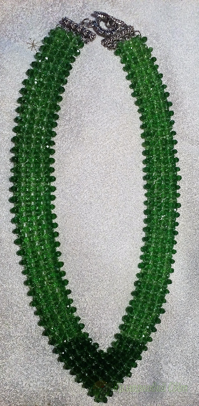 <div style=margin-left:10px><h1> Ожерелье из чешского стекла.</h1><p><a href="/catalog/ukrasheniya/">Прикраси</a> » <a href="/catalog/ukrasheniya/aksessuary/">Аксесуари</a></p><i class="fa fa-map-marker"></i> Одесская область, Одесса<br /><br /><div class="socdata"><script src="//yastatic.net/es5-shims/0.0.2/es5-shims.min.js"></script>
                                            <script src="//yastatic.net/share2/share.js"></script>
                                            <div class="ya-share2" data-services="facebook,gplus,twitter,lj,viber,whatsapp,skype" data-counter=""></div></div>