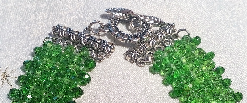 <div style=margin-left:10px><h1> Ожерелье из чешского стекла.</h1><p><a href="/catalog/ukrasheniya/">Прикраси</a> » <a href="/catalog/ukrasheniya/aksessuary/">Аксесуари</a></p><i class="fa fa-map-marker"></i> Одесская область, Одесса<br /><br /><div class="socdata"><script src="//yastatic.net/es5-shims/0.0.2/es5-shims.min.js"></script>
                                            <script src="//yastatic.net/share2/share.js"></script>
                                            <div class="ya-share2" data-services="facebook,gplus,twitter,lj,viber,whatsapp,skype" data-counter=""></div></div>