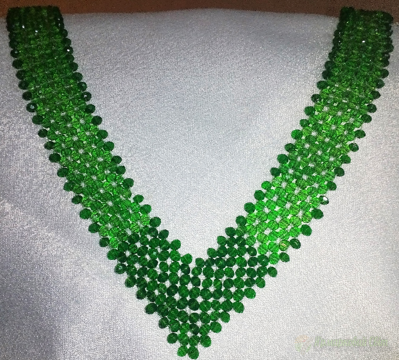 <div style=margin-left:10px><h1> Ожерелье из чешского стекла.</h1><p><a href="/catalog/ukrasheniya/">Прикраси</a> » <a href="/catalog/ukrasheniya/aksessuary/">Аксесуари</a></p><i class="fa fa-map-marker"></i> Одесская область, Одесса<br /><br /><div class="socdata"><script src="//yastatic.net/es5-shims/0.0.2/es5-shims.min.js"></script>
                                            <script src="//yastatic.net/share2/share.js"></script>
                                            <div class="ya-share2" data-services="facebook,gplus,twitter,lj,viber,whatsapp,skype" data-counter=""></div></div>