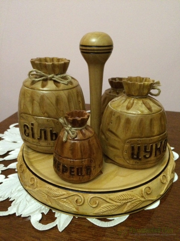 <div style=margin-left:10px><h1>Набор для кухни</h1><p><a href="/catalog/dekor/">Декор</a> » <a href="/catalog/dekor/posuda/">Посуд</a></p><i class="fa fa-map-marker"></i> Черниговская область, Чернигов<br /><br /><div class="socdata"><script src="//yastatic.net/es5-shims/0.0.2/es5-shims.min.js"></script>
                                            <script src="//yastatic.net/share2/share.js"></script>
                                            <div class="ya-share2" data-services="facebook,gplus,twitter,lj,viber,whatsapp,skype" data-counter=""></div></div>