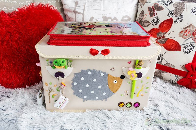 <div style=margin-left:10px><h1>Подарочная коробочка для игрушек "все в одном" - бизи-борд для девочки 4-8 лет</h1><p><a href="/catalog/ukrasheniya/">Прикраси</a> » <a href="/catalog/ukrasheniya/igrushki/">Iграшки</a></p><i class="fa fa-map-marker"></i> Хмельницкая область, Хмельницкий<br /><br /><div class="socdata"><script src="//yastatic.net/es5-shims/0.0.2/es5-shims.min.js"></script>
                                            <script src="//yastatic.net/share2/share.js"></script>
                                            <div class="ya-share2" data-services="facebook,gplus,twitter,lj,viber,whatsapp,skype" data-counter=""></div></div>